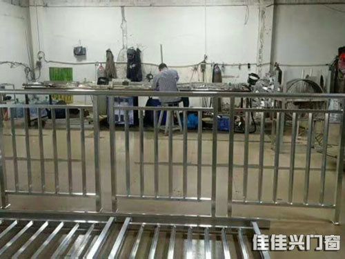 鋁合金護(hù)欄